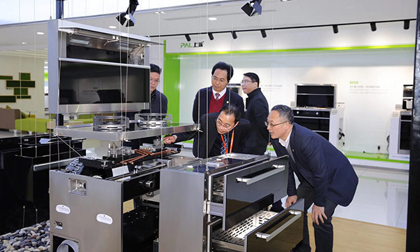 浙大经济学院与上派电器达成战略合作伙伴关系，共同为优异创造价值