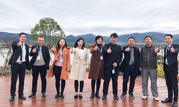 上派集成灶保持24小时开店率，行业精英强强联合