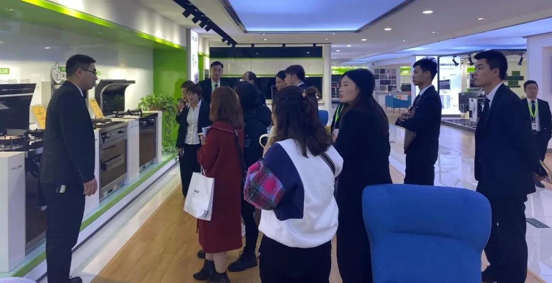 上派集成灶十大品牌，迎来火爆签约潮，连签数城，捷报频传！