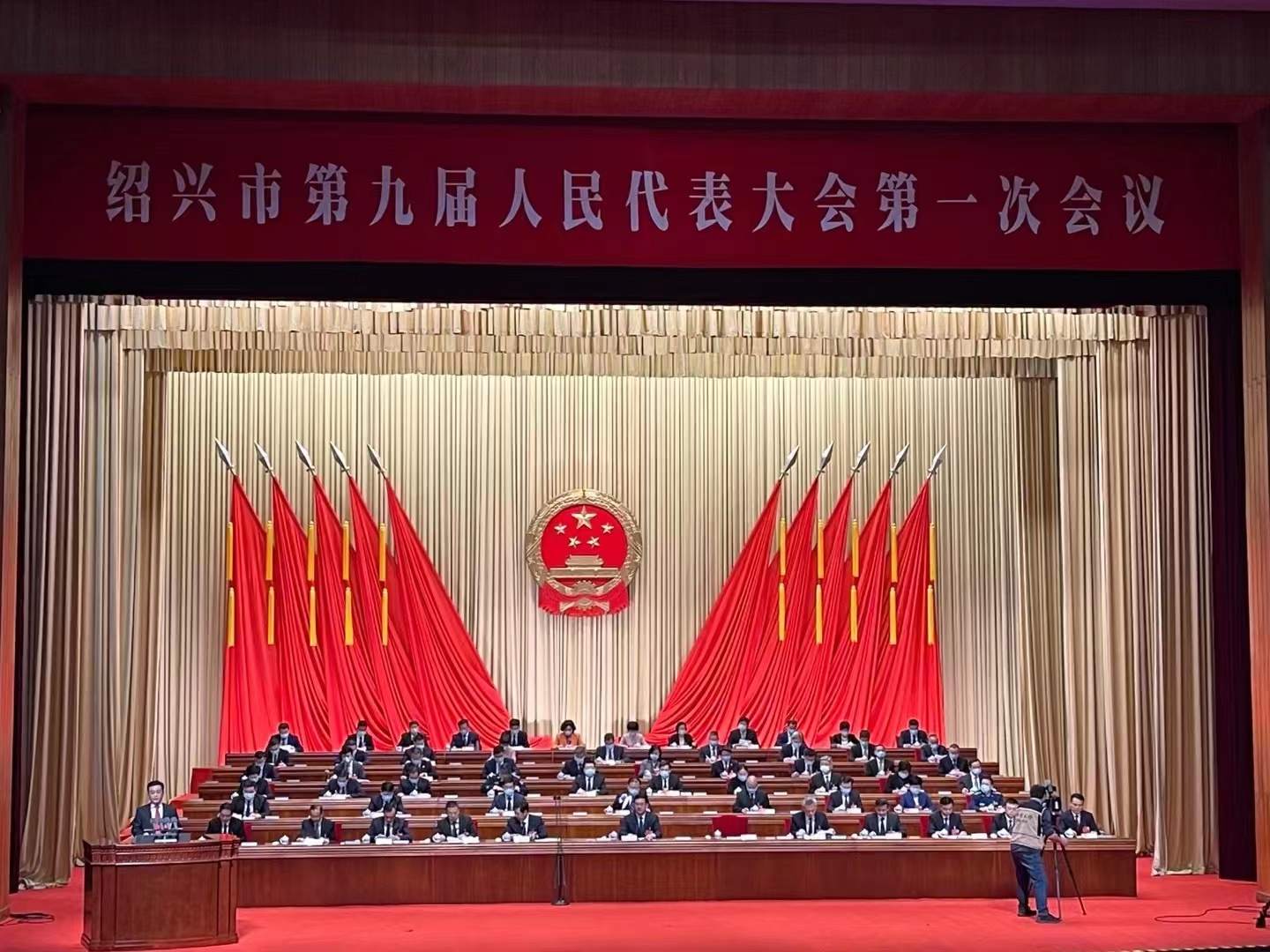 上派集成灶董事长出席绍兴市第九届人民代表大会第一次会议，共谋城市发展之路