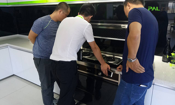 “始于颜值，陷于才华，忠于人品”——江西修水专卖店负责人郑之林专访