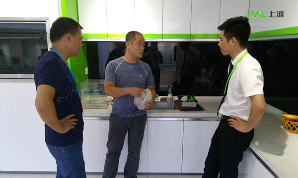 “始于颜值，陷于才华，忠于人品”——江西修水专卖店负责人郑之林专访