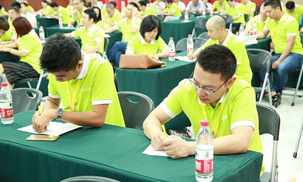 抢占先机，聚势共赢｜2018盈在终端上派P6首届老板特训营火热进行中